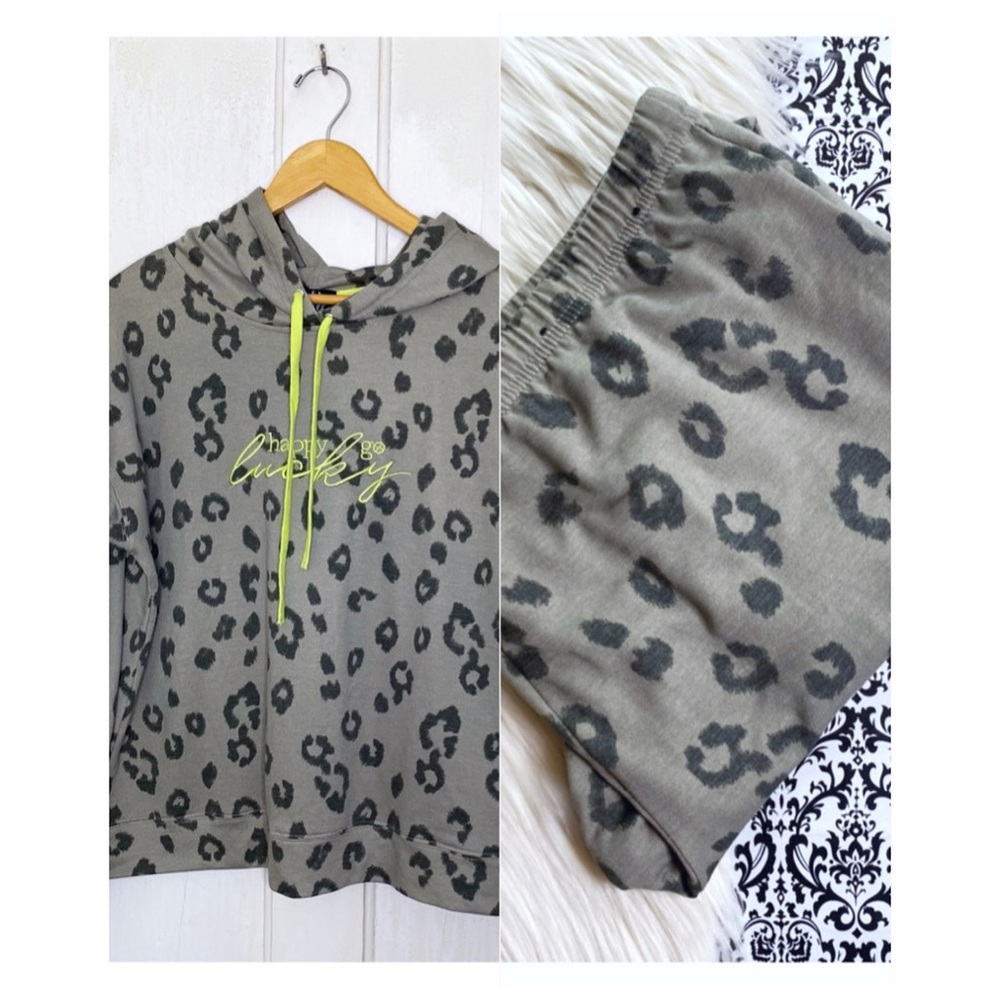Feeling Festive size XL ‘happy go lucky’ leopard print hoodie jogger outfit set
